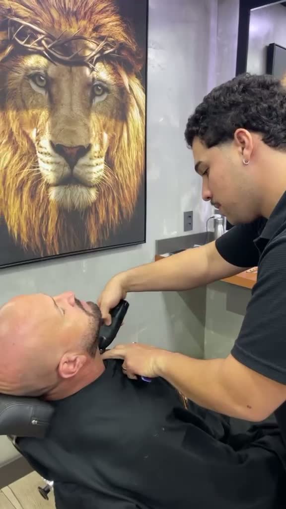 Vídeo Mr. Jackson Barbearia